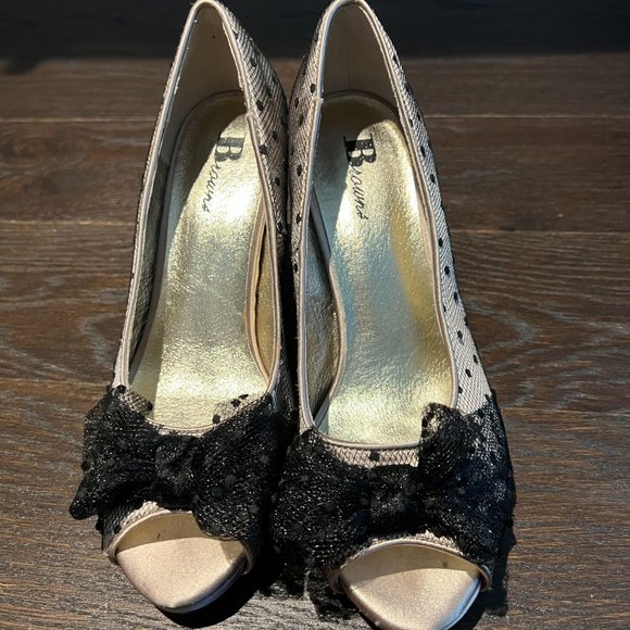 Champagne with black lace high heel shoes from Brown's in size 6 - Picture 3 of 4